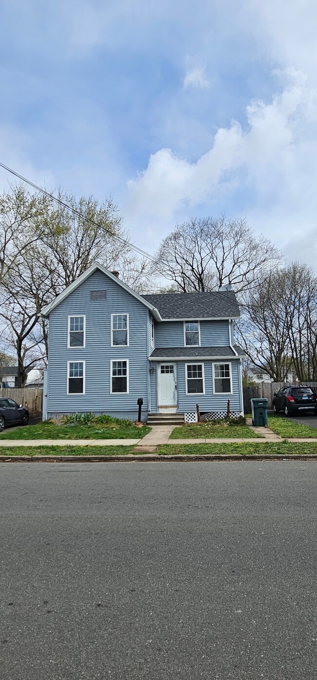 Building Photo - 131 Bradley Ave