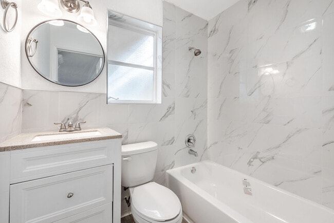 Building Photo - 8642 Sunset Dr