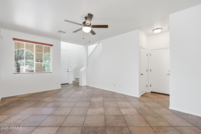 Building Photo - 4157 E Santa Fe Ln