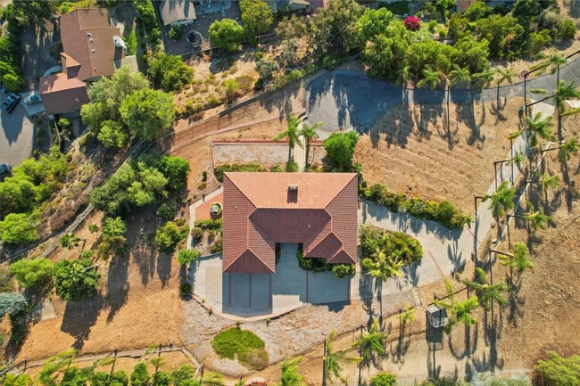 Building Photo - 2908 Lakemont Dr