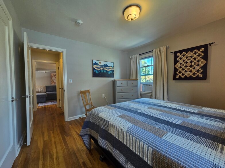 Window AC - 1065 13th St NE