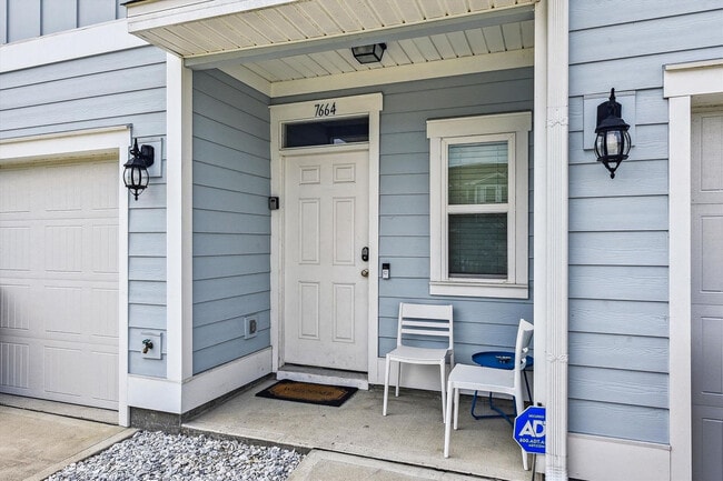 Building Photo - 7664 Shadow Lake Dr