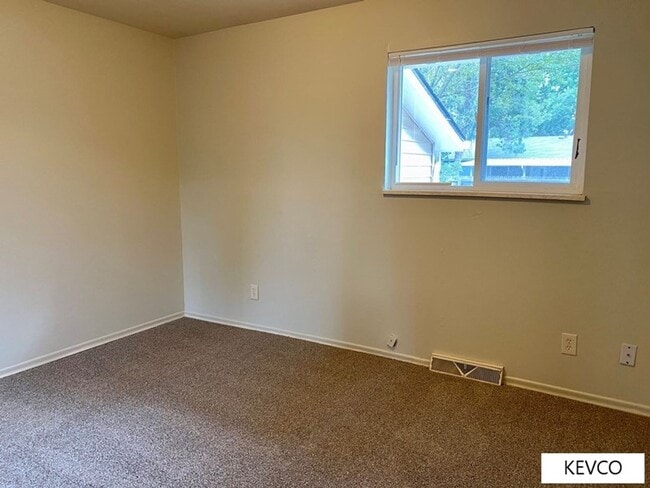 Building Photo - 343-345 W Willox Ln