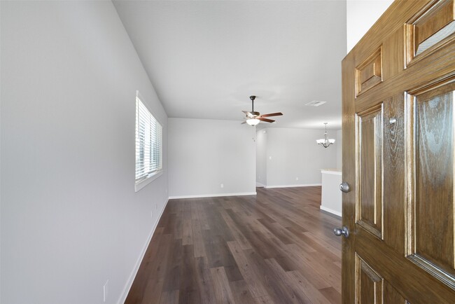 Building Photo - 9709 Grosbeak Ln