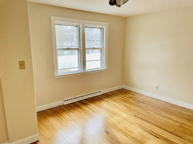 Building Photo - 65 Barbara Ln