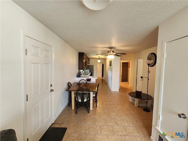 Building Photo - 106 W Avenue G