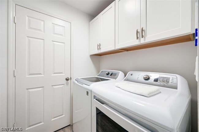 Building Photo - 859 Tanbark Dr