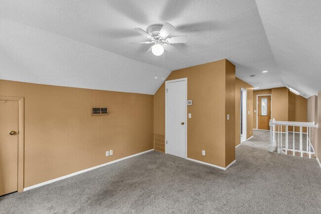 Building Photo - 951 E 700 S