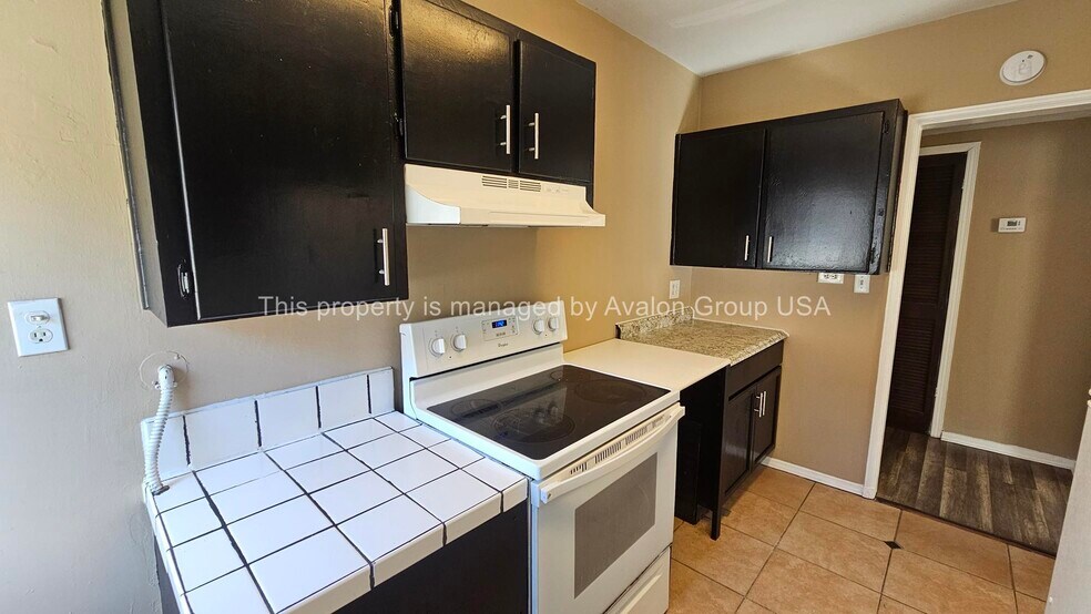 Building Photo - 8052 Hawthorne St