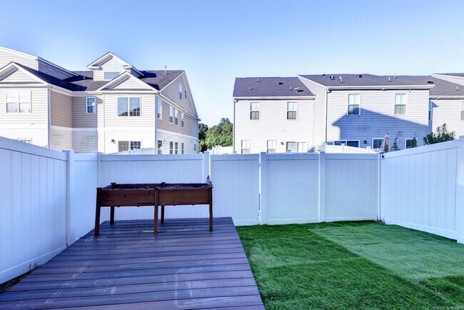 Building Photo - 107 Bicameral Ln
