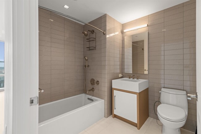 Building Photo - 75 Park Ln S