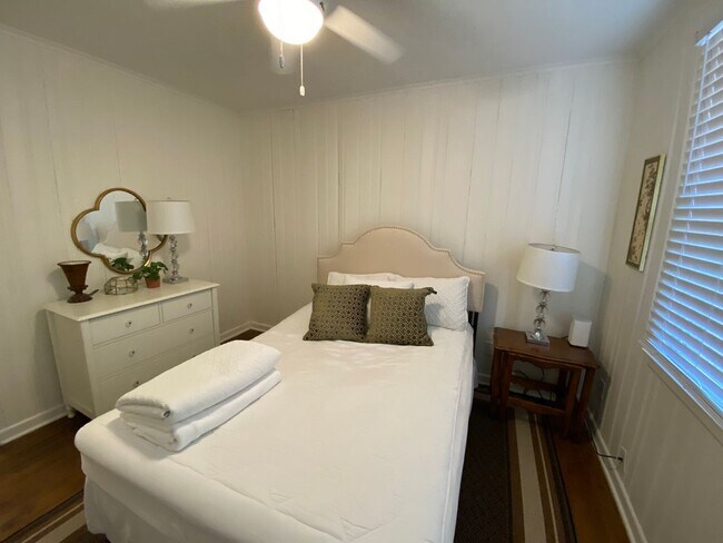 Building Photo - Beautifully Updated and Furnished 3 bedroom, 2 bath brick ranch in Vineland!