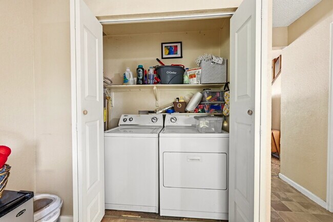 Building Photo - $1,695.95 - 2 Bed, 1 Bath Townhome In Denver with In Unit Laundry!