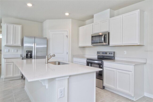 Building Photo - 3302 Pine Lily Ave