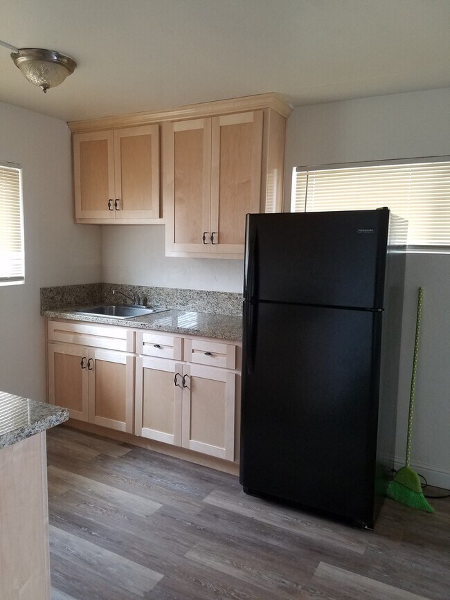 Building Photo - 518 Needham St