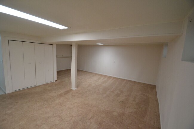 Building Photo - 613 Erie Rd