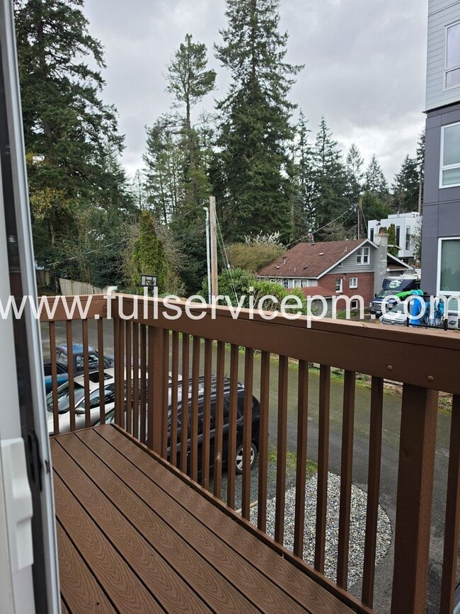 Building Photo - Private Drive Townhome Near Stone Ave N | 3 Bed, 2 Bath, 2-Car Garage, Deck + Fenced Yard