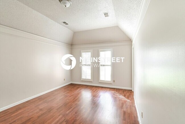 Building Photo - 3 Bedroom Pet-Friendly Home in MEMPHIS, TN with Main Street Renewal