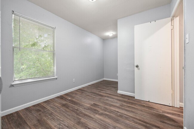 Building Photo - Stylish 2-Bedroom Home Near South Congress & Downtown Austin!