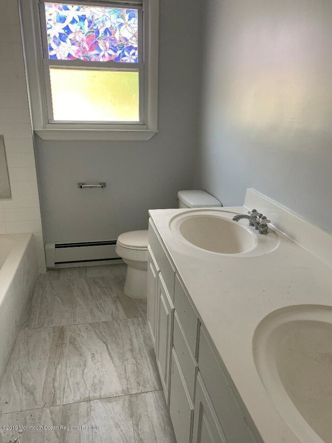 Building Photo - 5 Oneida Ave