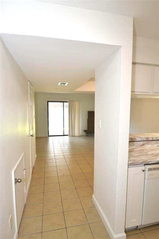 Building Photo - 1202 Southport Dr