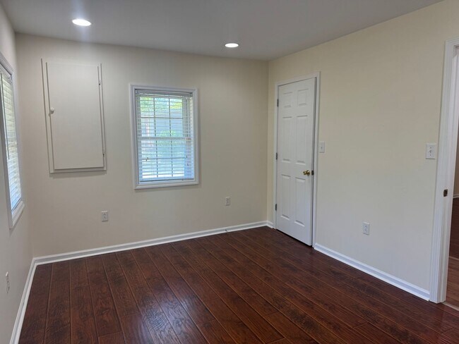 Building Photo - Newly remodeled brick home in New Bern