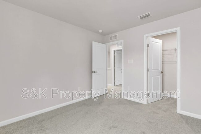 Building Photo - 2113 Gilmer Ln