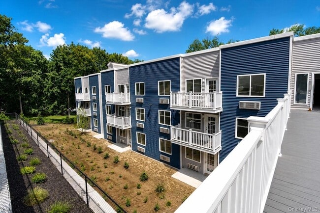 Building Photo - 16 Dowd St