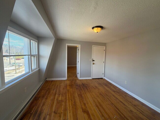 Building Photo - 682 Beech St