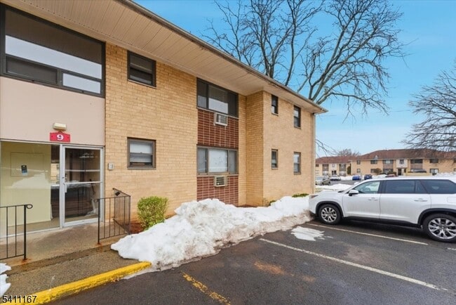 Building Photo - 401 US-22