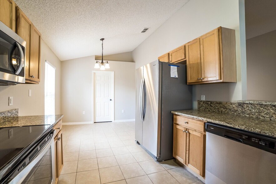 Building Photo - 2925 White Magnolia Loop