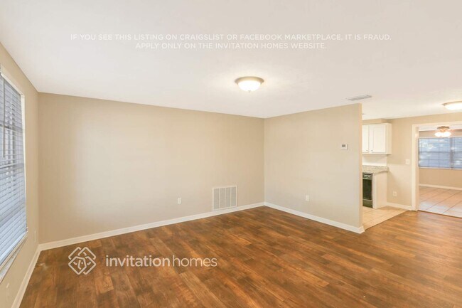 Building Photo - 10824 Oakdale Ave