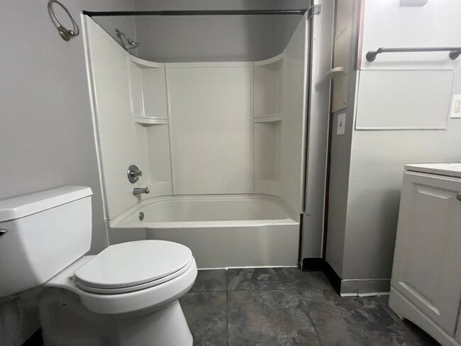 Building Photo - Beautiful 3 bedroom 1 bathroom house in Minneapolis