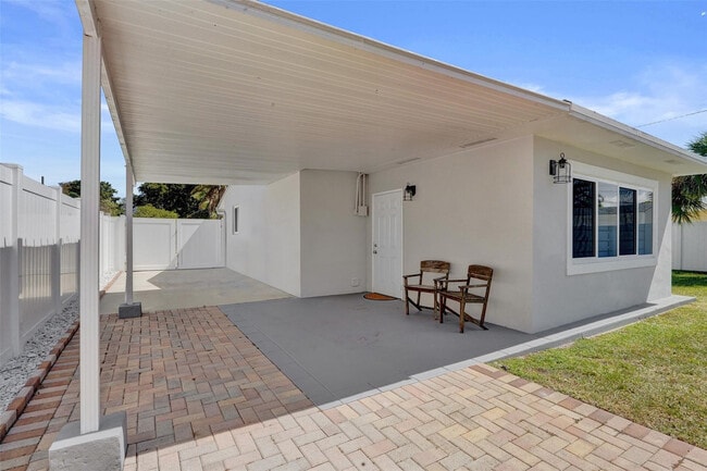 Building Photo - 6101 NE 7th Ave