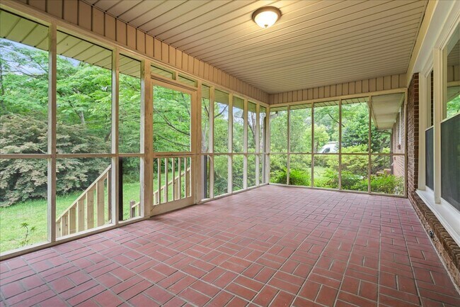 Building Photo - 511 Arbor Dr