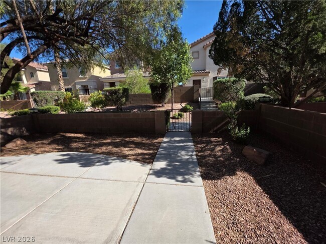 Building Photo - 10021 Via Toro Ave