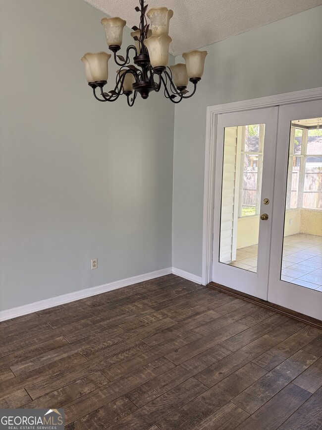 Building Photo - 121 Innerlake Ln