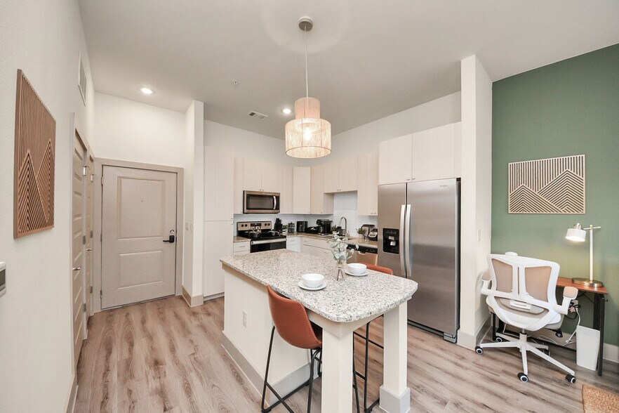 Building Photo - 18210 Park Row Blvd