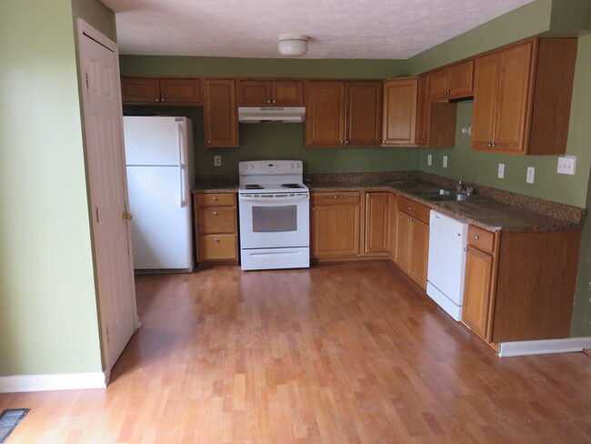 Kitchen - 19 Hoban Ct