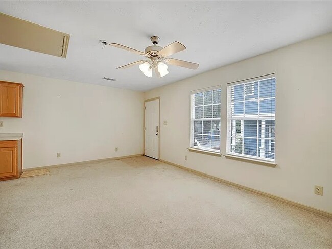 Building Photo - 1108 W 22nd St