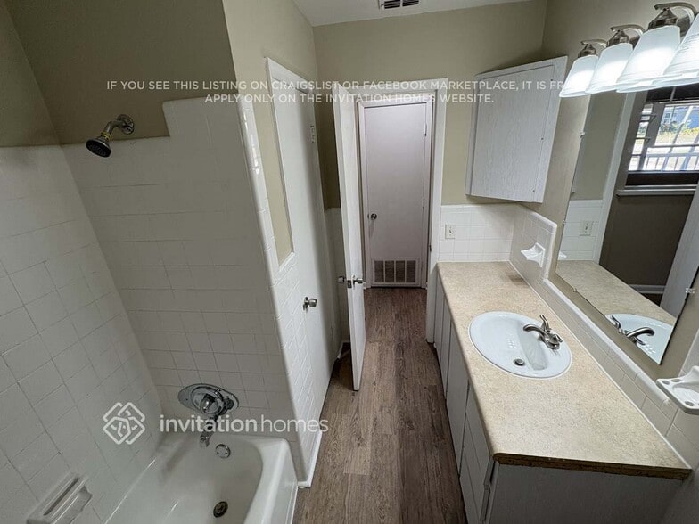 Building Photo - 2310 Sandrala Dr