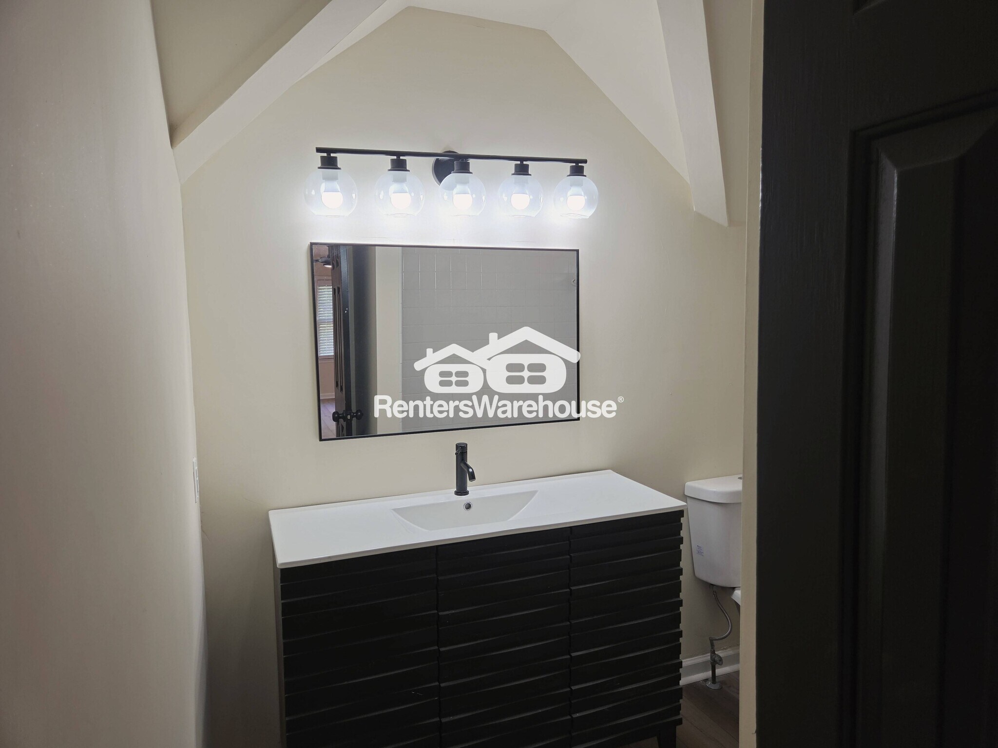 Building Photo - 300 Saddle Creek Ln