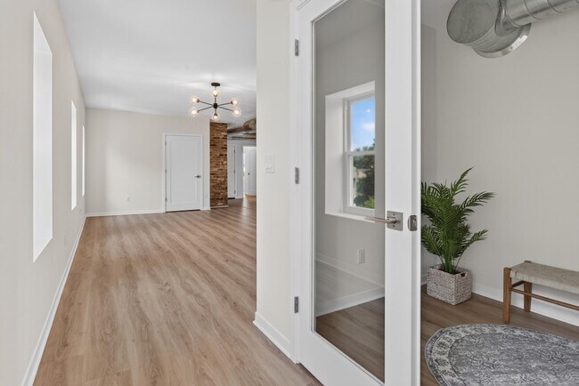 Building Photo - 2993 S Clement Ave
