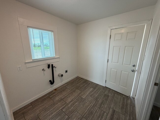 Building Photo - 4410 S Holt Rd