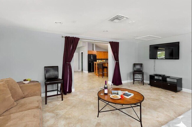 Building Photo - 272 NW 45th St