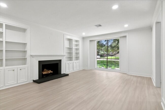 Building Photo - 4360 Thomas Ln