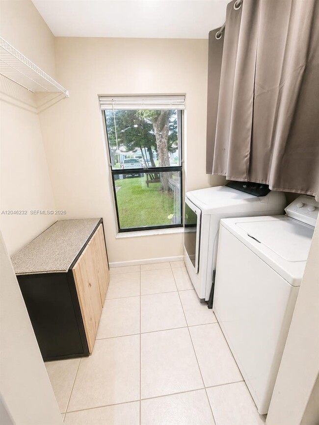 Building Photo - 7954 NW 41 Ct