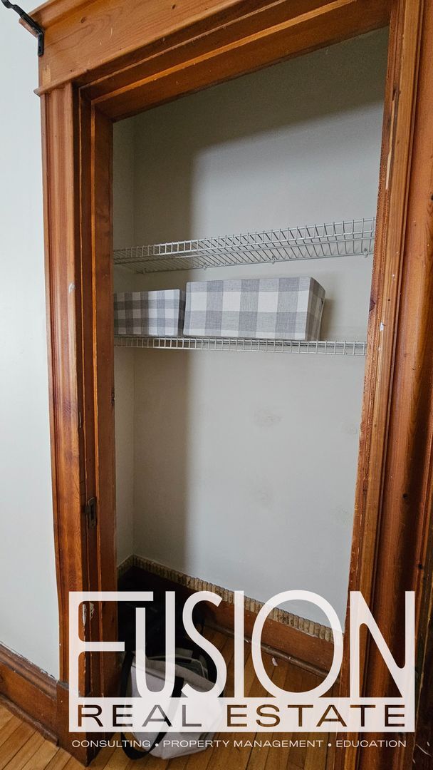 Building Photo - ONE Private Room with ALL Utilities Included in Prime Burlington Location