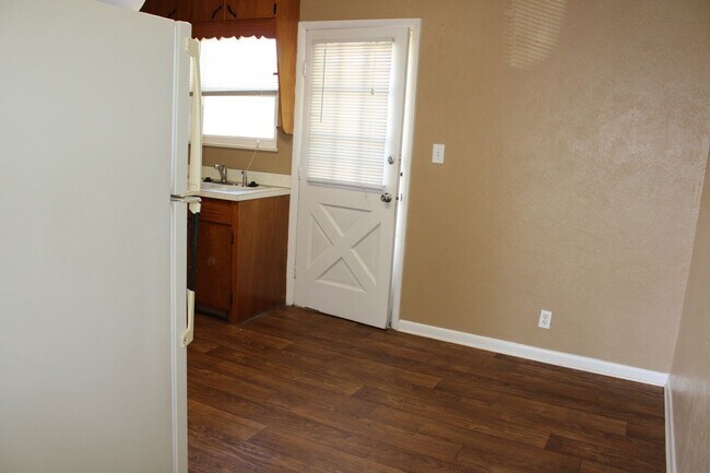 Building Photo - 3006 Butternut Dr