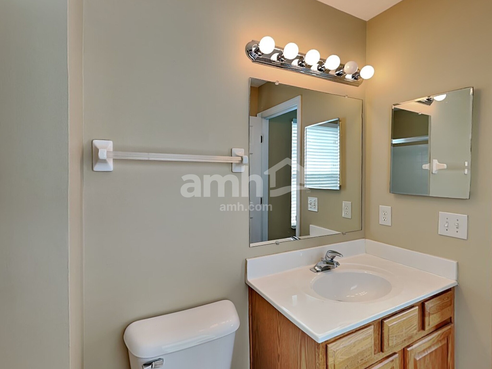 Building Photo - 6083 Weber Oaks Dr